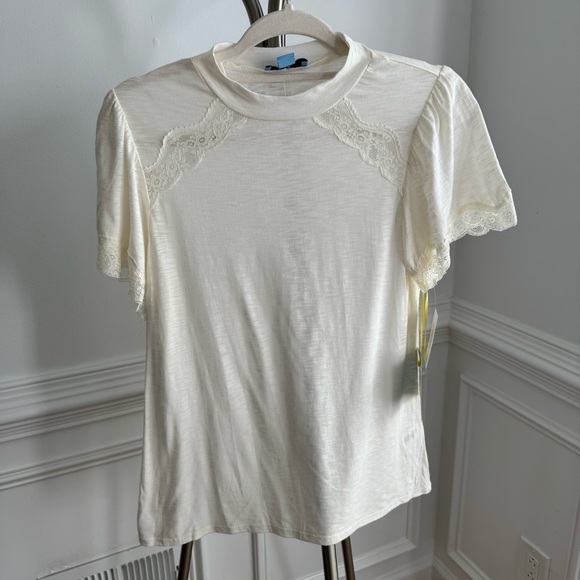 NWT CeCe Elegant Cream Lace Trim Top Size Small - Picture 1 of 6